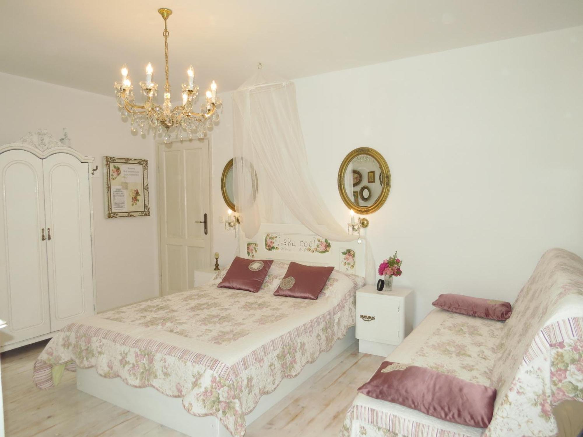 Authentic 1 Apartment *
