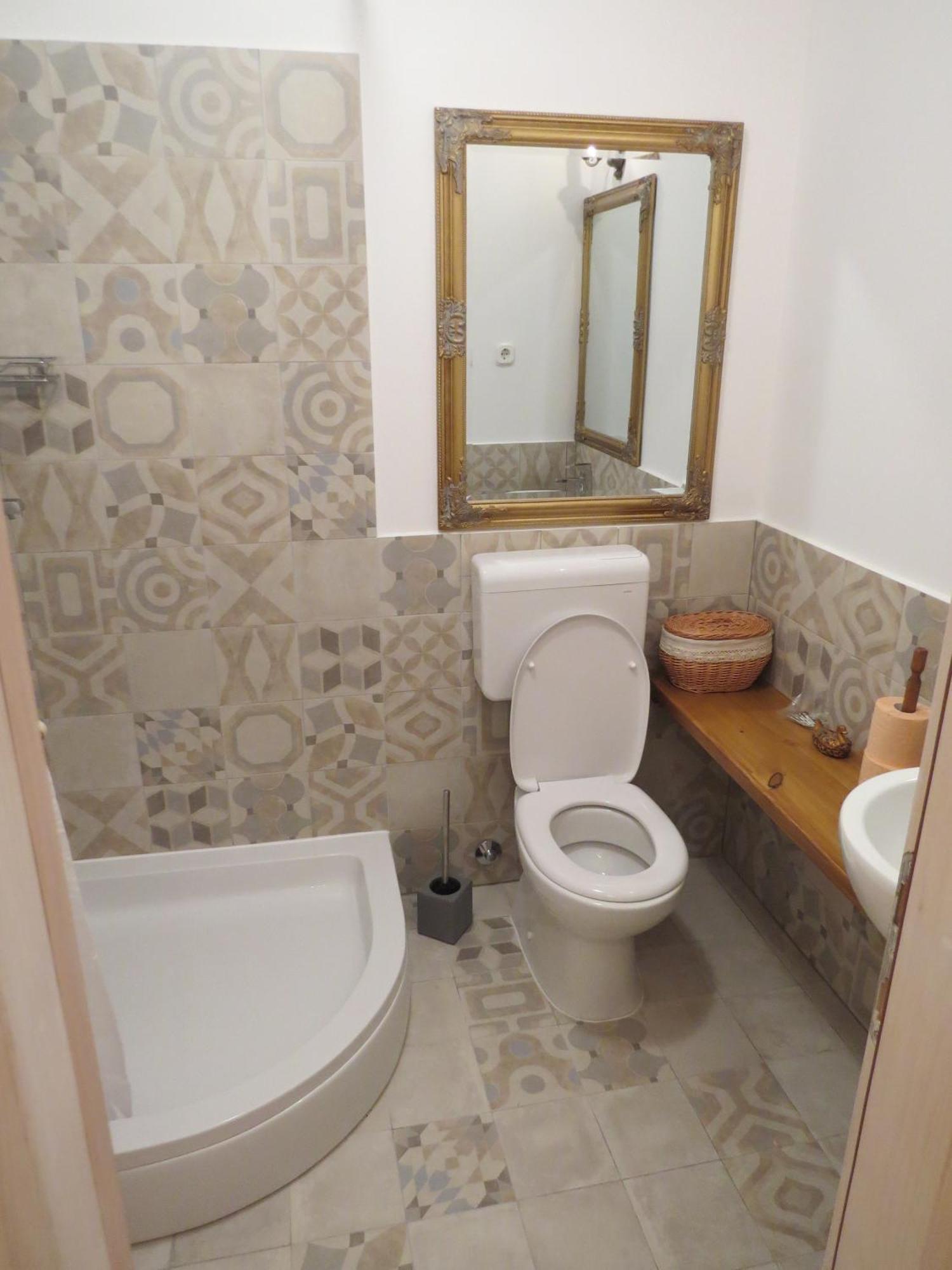 Authentic 1 Apartment *