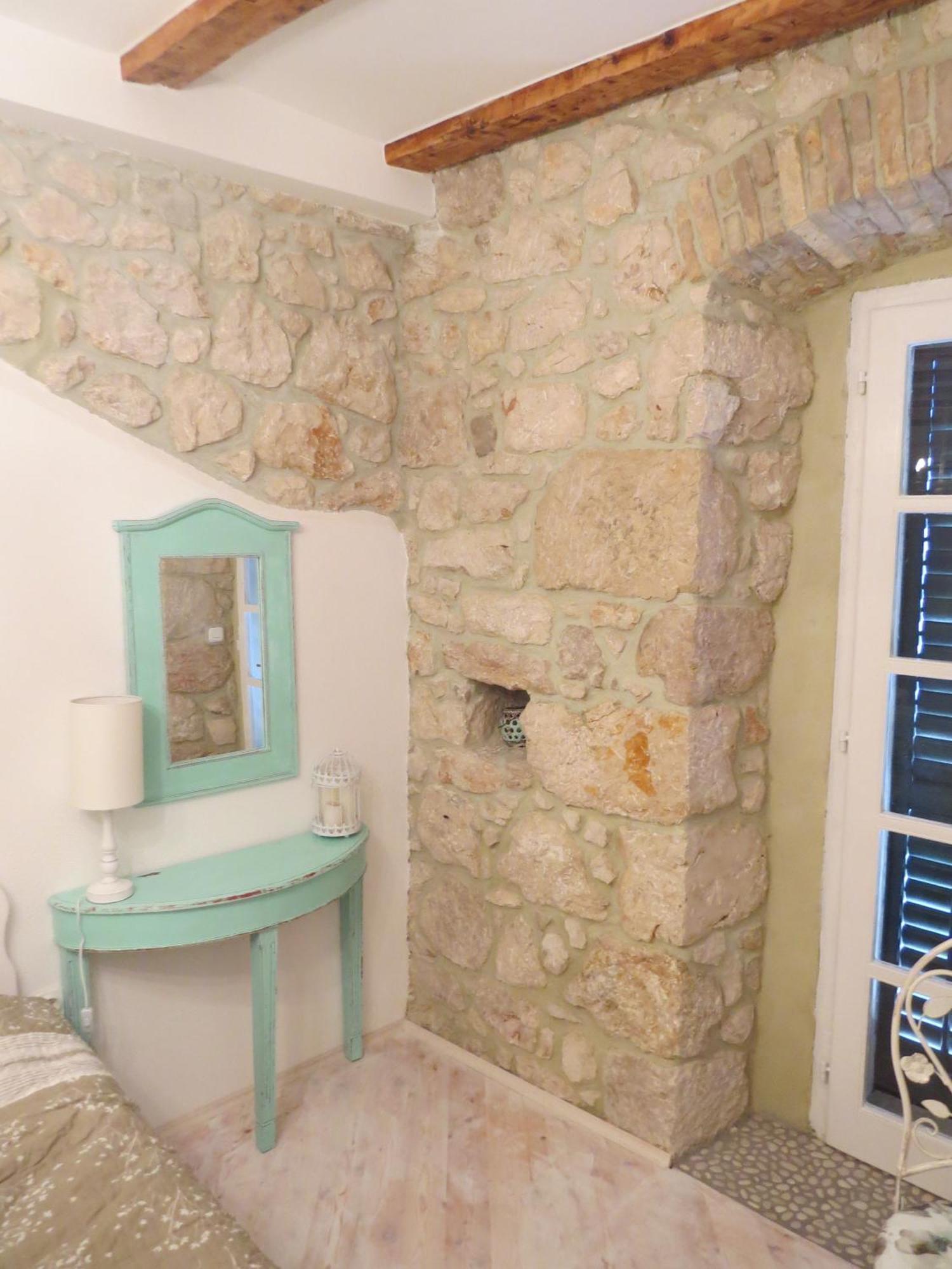 Authentic 1 Apartment